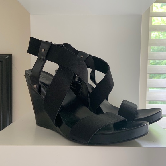 Sandals - Picture 1 of 5